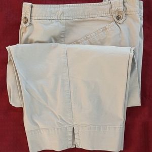 Khaki Capri Stretch slacks 16 light cotton and spandex White Stag
